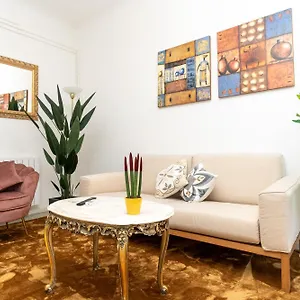 Historic Apt In The Center Of With Balcony Apartment